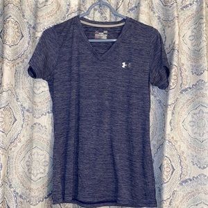 UNDER ARMOUR semi fitted tee!